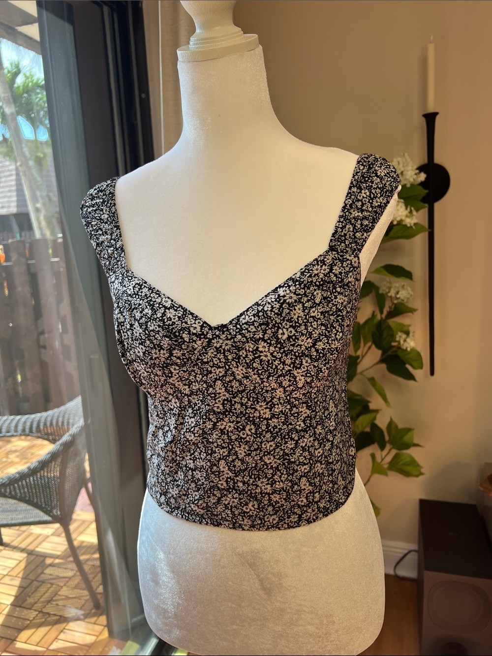 Japna Black & White Floral Cropped Tank